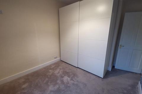 3 bedroom flat to rent, Glenville Avenue, Enfield, EN2