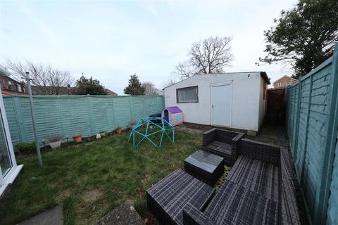 3 bedroom end of terrace house for sale, Briarfield Road, Hull