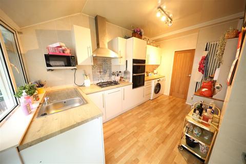 3 bedroom end of terrace house for sale, Briarfield Road, Hull