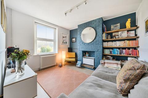 27 Latimer Road, Godalming, GU7 1BW