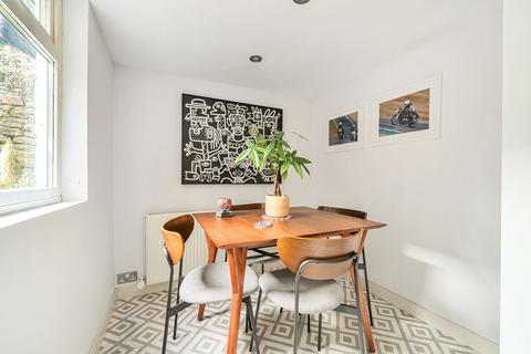 27 Latimer Road, Godalming, GU7 1BW