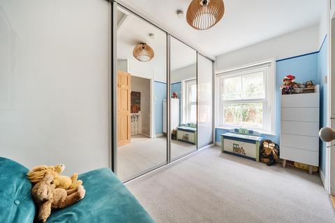 27 Latimer Road, Godalming, GU7 1BW