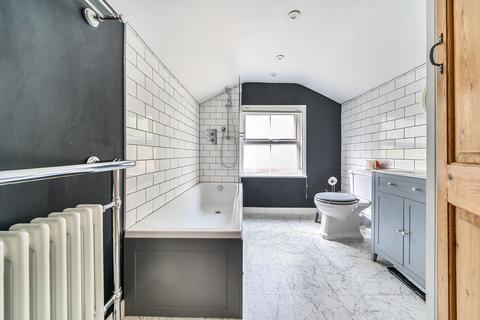 27 Latimer Road, Godalming, GU7 1BW