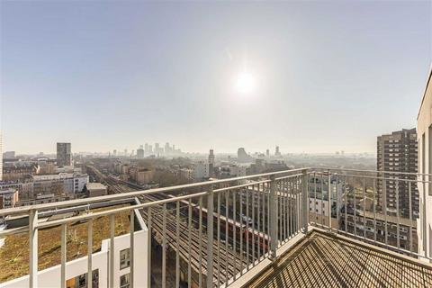 1 bedroom flat for sale, Christian Street, London E1