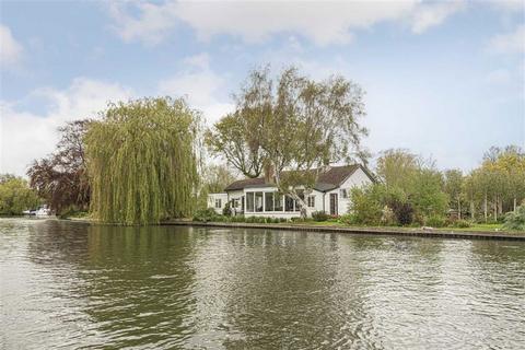 3 bedroom detached house for sale, Pharaohs Island, Shepperton TW17