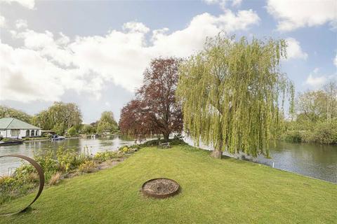 3 bedroom detached house for sale, Pharaohs Island, Shepperton TW17