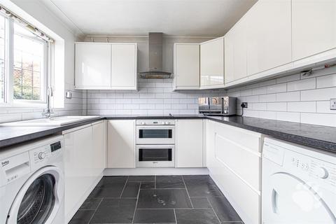 undefined, Challock Lees, Basildon SS13