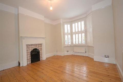 3 bedroom flat to rent, Cowper Road, Harpenden