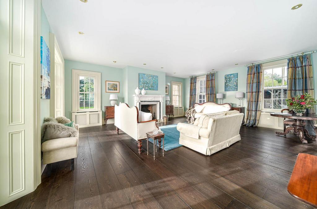 Main Reception Room 23.jpg