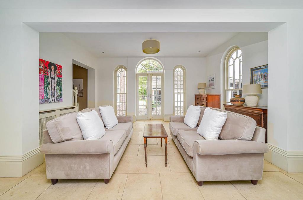 Living Area 19.jpg