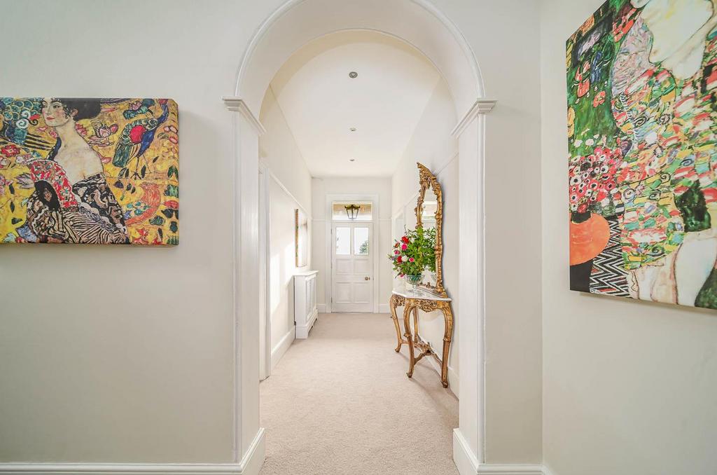 Hallway 22.jpg