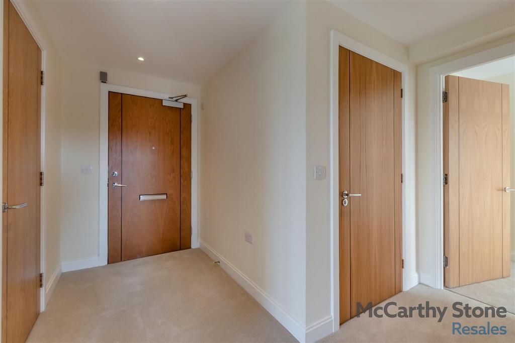 8638982-interior34.jpg