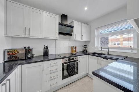 16 Edgewood Drive, Orpington, BR6 6LQ