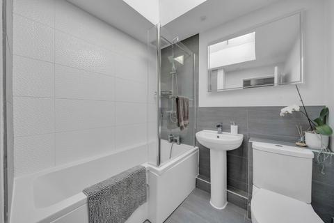 16 Edgewood Drive, Orpington, BR6 6LQ