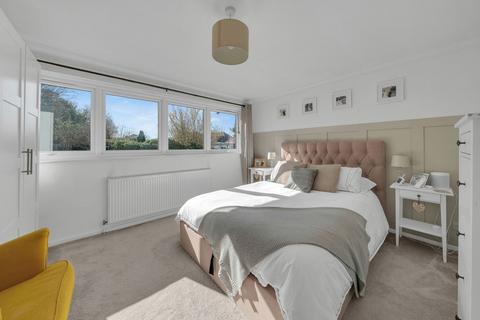 16 Edgewood Drive, Orpington, BR6 6LQ
