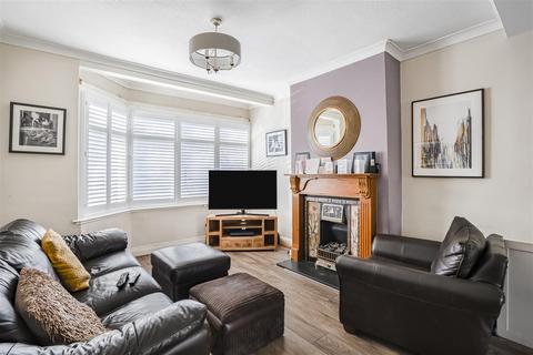 4 bedroom terraced house for sale, Trelawney Road, Hainault