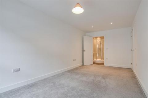 2 bedroom flat to rent, Park Place, Stevenage SG1