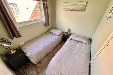 2 bedroom chalet for sale, California Road, California, Great Yarmouth