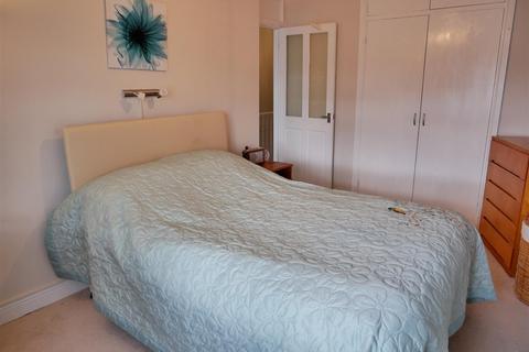 3 bedroom terraced house for sale, Page Close, Calne