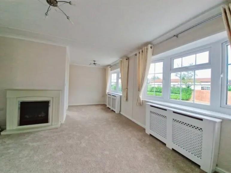 Living Room 2.jpg