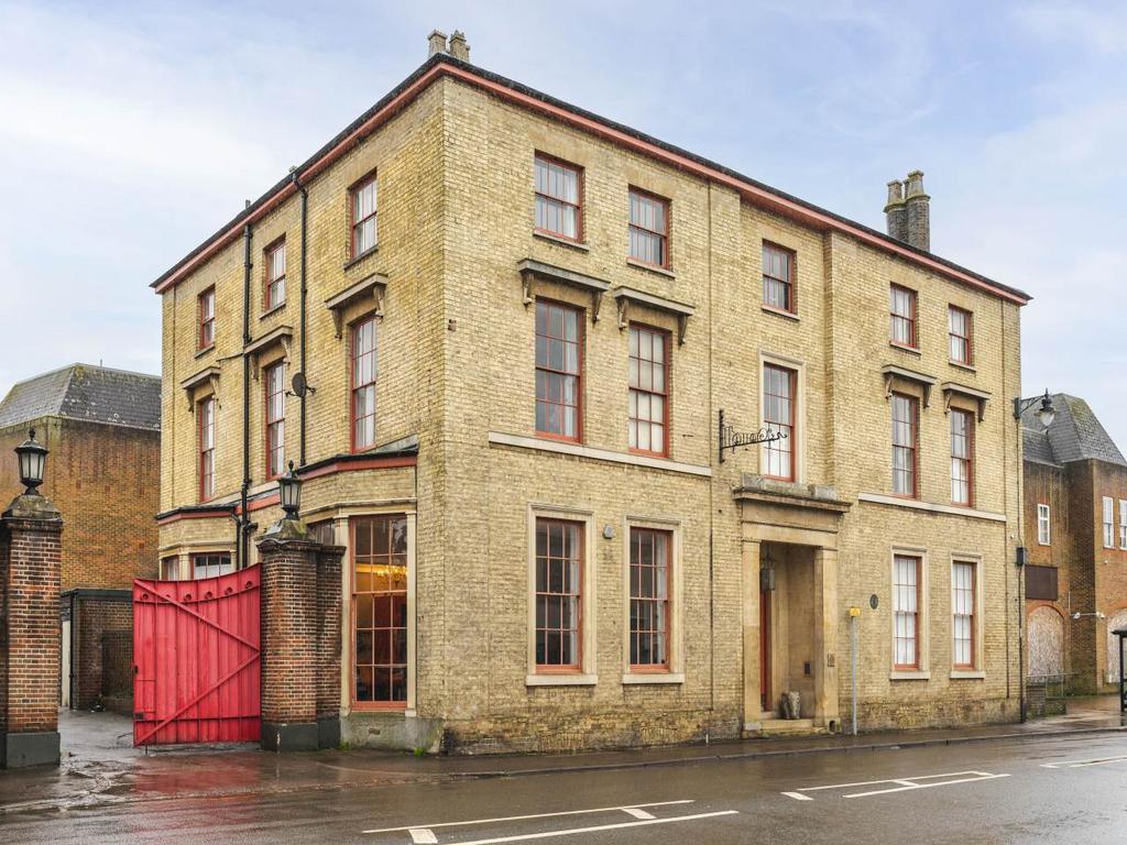 Upton front