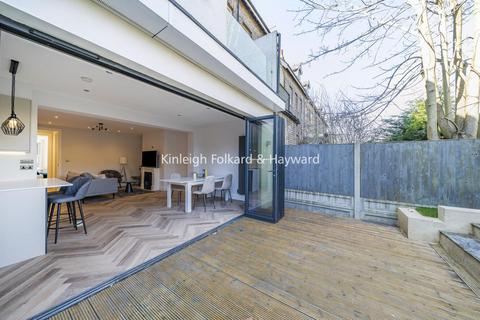 3 bedroom flat for sale, Tetherdown, Muswell Hill