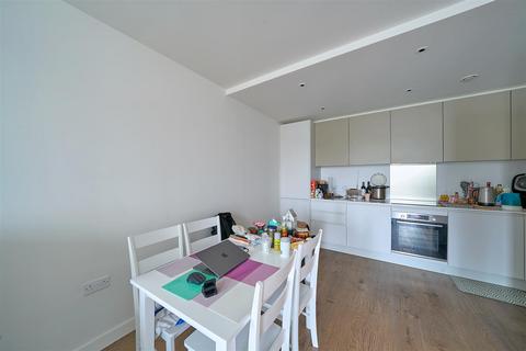 2 bedroom flat for sale, The Arches, Watford