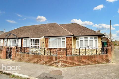 3 bedroom bungalow for sale, Edward Way, ASHFORD