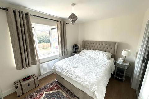 4 bedroom end of terrace house for sale, Woolhampton Way, Reading