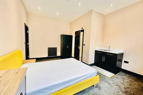6 bedroom house to rent, Railway Street, Chatham ME4
