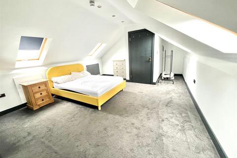 6 bedroom house to rent, Railway Street, Chatham ME4
