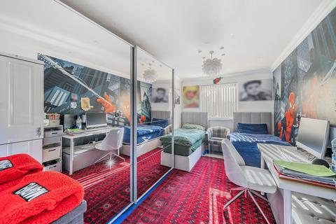 12 Fentiman Way, Harrow, HA2 8FD