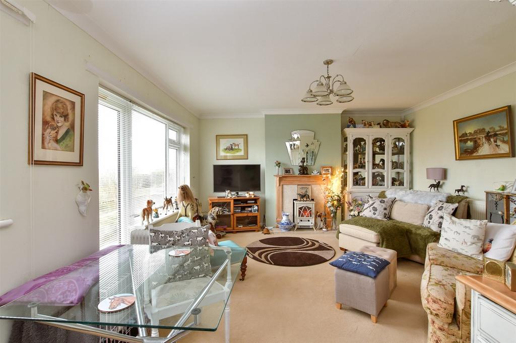 Lounge/ Dining Room