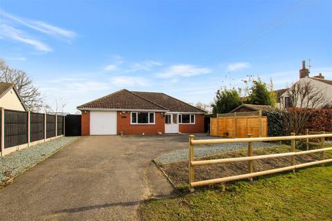 3 bedroom detached bungalow for sale, Brigg Road, Moortown, Market Rasen LN7