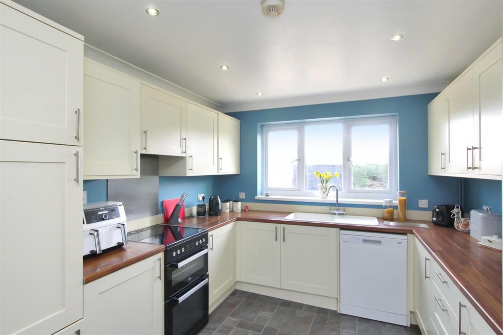 Kitchen - b.JPG