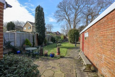 3 bedroom semi-detached house for sale, Meadow Lane, Burgess Hill, RH15