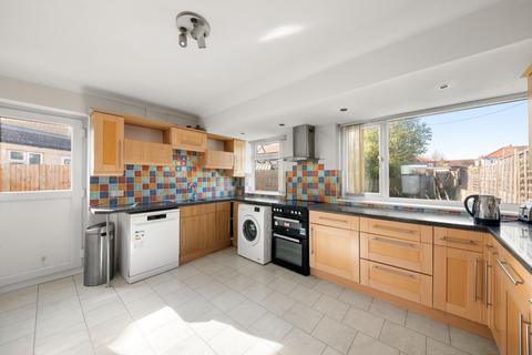 2 bedroom end of terrace house for sale, Lansbury Drive, Hayes, UB4 8RS