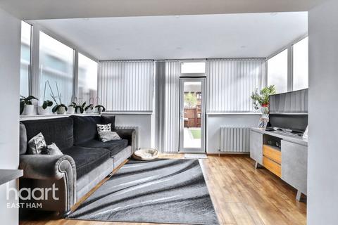 36 Renfrew Close, London, E6 5PG