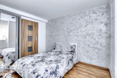 36 Renfrew Close, London, E6 5PG
