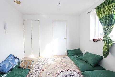 1 bedroom flat to rent, Burket Close, Southall, UB2