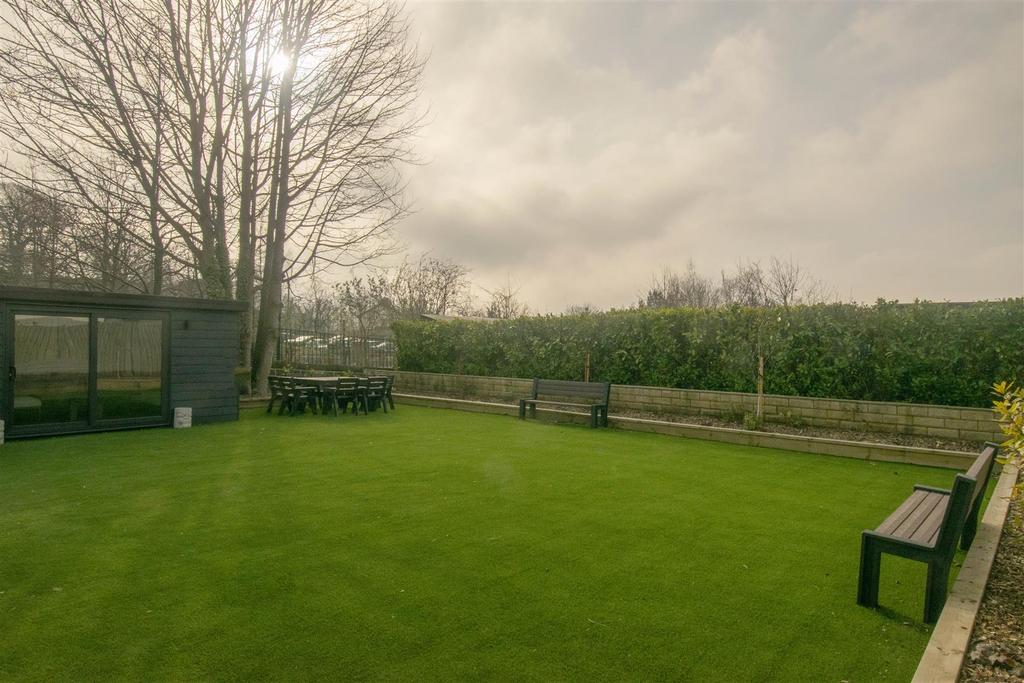 Communal gardens/summerhouse