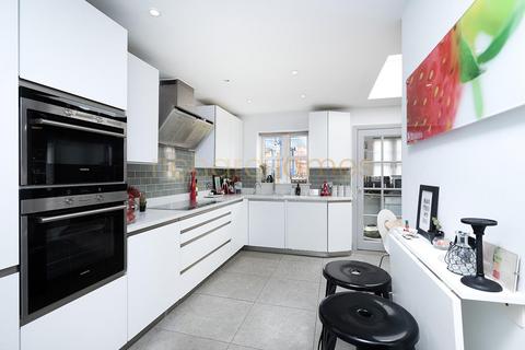 4 bedroom house for sale, Colebrook Close, Mill Hill, NW7