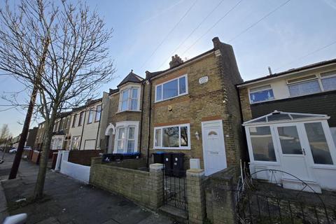 3 bedroom terraced house to rent, Beaconsfield Road, Enfield, EN3