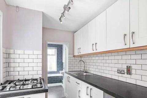 1 bedroom flat for sale, Lea Road, Enfield, EN2