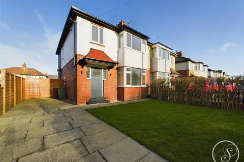 3 bedroom property for sale, Selby Road, Leeds