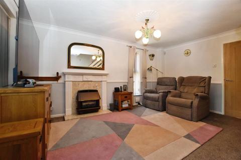 2 bedroom semi-detached house for sale, The Queensway, Hull