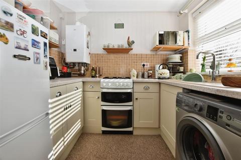 2 bedroom semi-detached house for sale, The Queensway, Hull