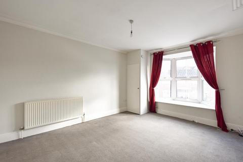 2 bedroom flat to rent, Station Road, Carlton