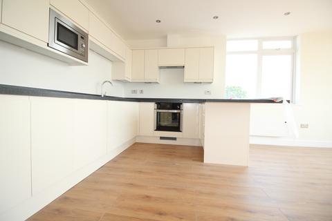 1 bedroom flat to rent, Oak Road, Leatherhead KT22