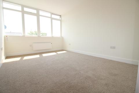 1 bedroom flat to rent, Oak Road, Leatherhead KT22